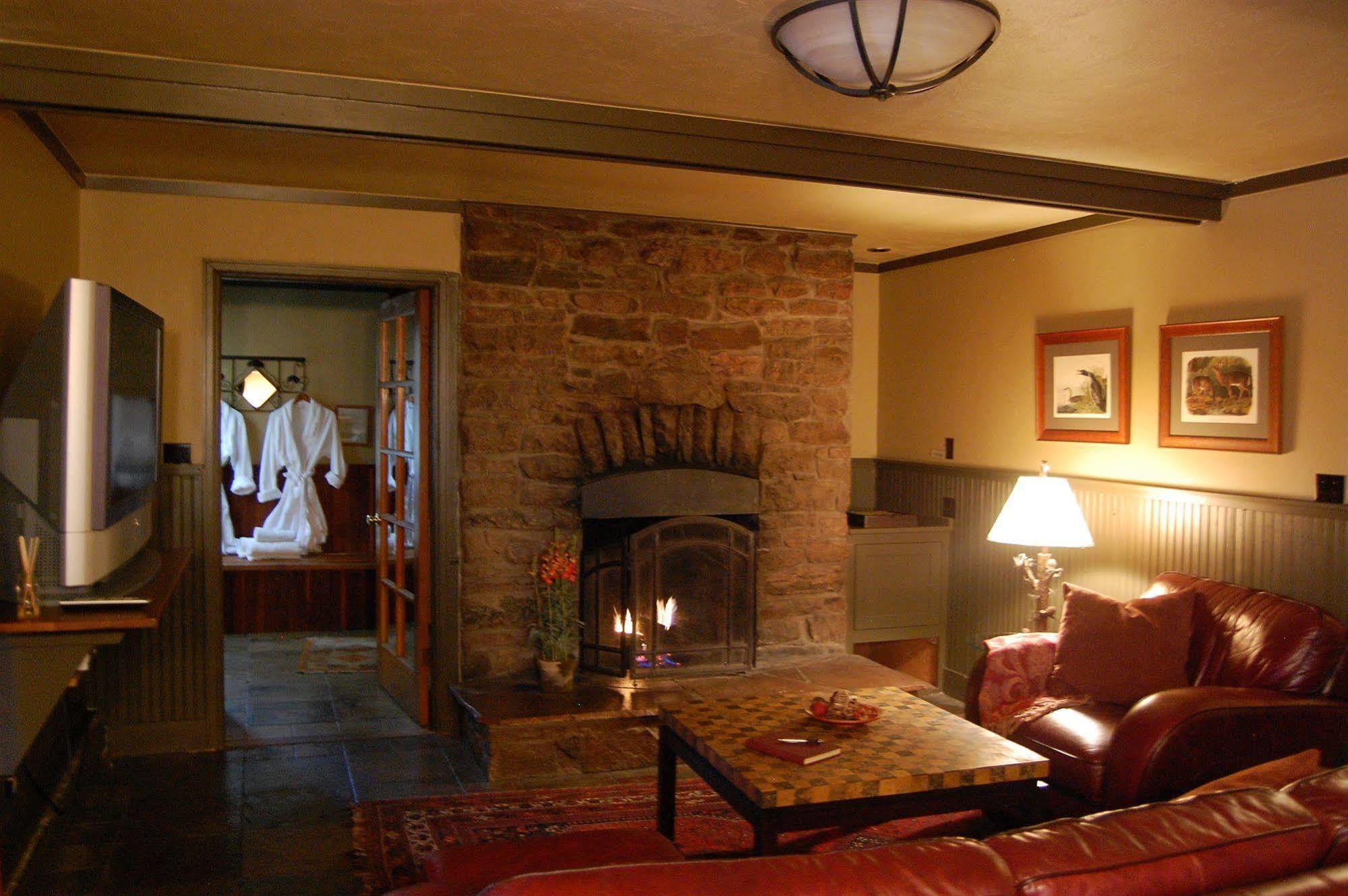 Highland Haven Creekside Inn Evergreen Exterior photo