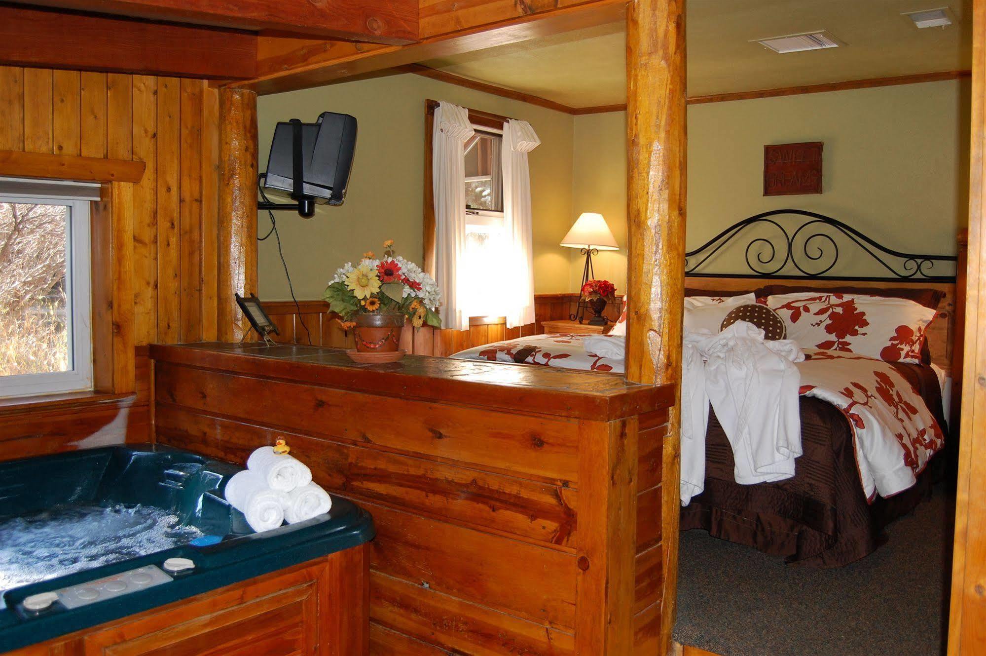 Highland Haven Creekside Inn Evergreen Exterior photo